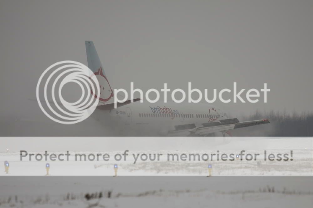 http://i536.photobucket.com/albums/ff321/taylortony/Aviation/EastMidlandssnow.jpg