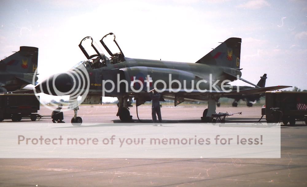 http://i536.photobucket.com/albums/ff321/taylortony/Aviation/RAF/Phantom2.jpg